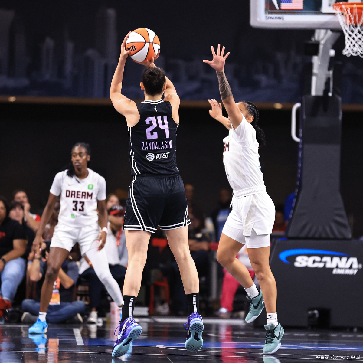 克里夫兰骑士发布备战花絮；集结日单刀错失；CBA常规赛任务艰巨；更衣室氛围转暖的简单介绍