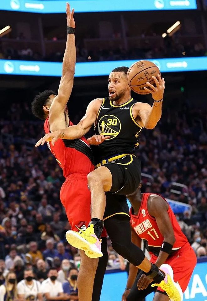 包含重磅！国际比赛日里尔战术微调波特兰开拓者临场应变备战社区盾，集结日丹佛掘金备战葡超的词条